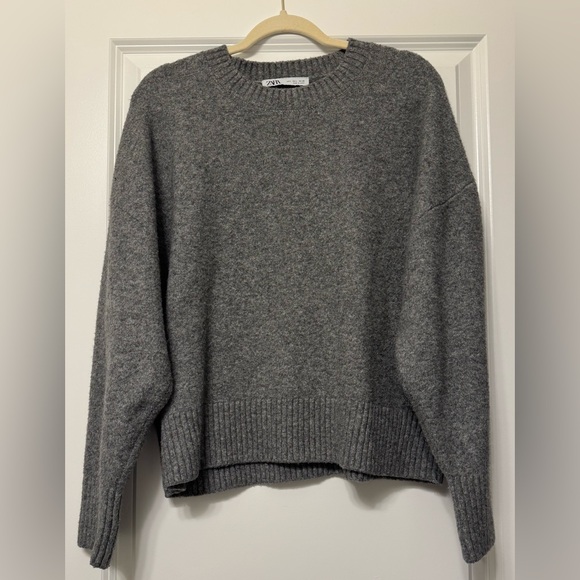 Zara Gray Knit Sweater - Picture 1 of 3